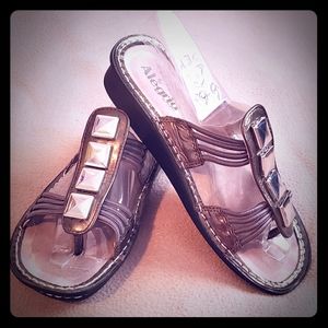 Alegria metallic gray flip flops size 37